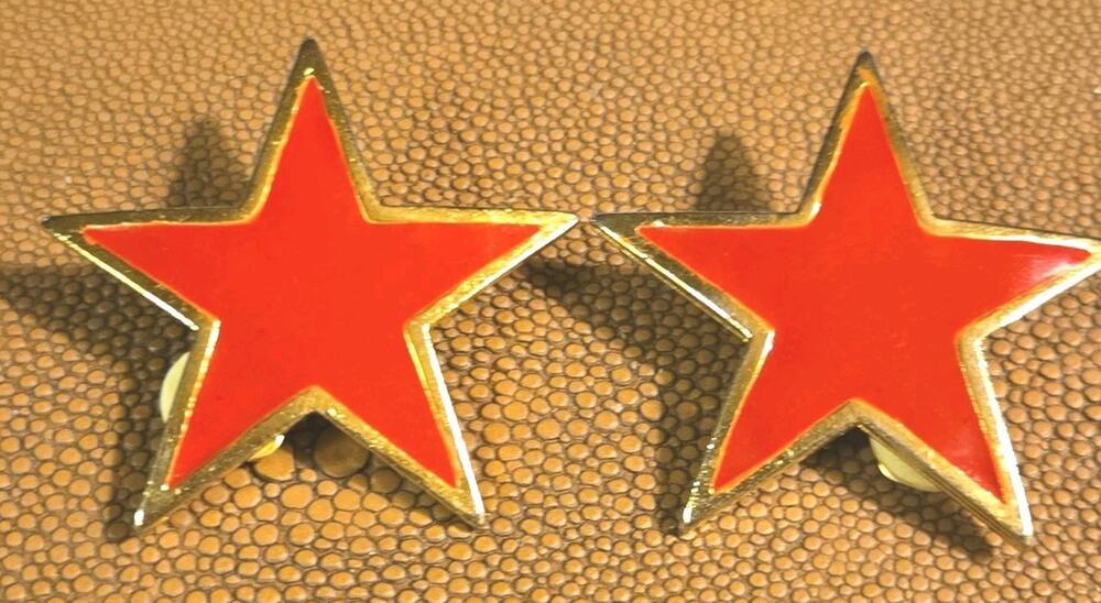 Vintage Ellen Designs Red Enamel Star Clip On Earrings...